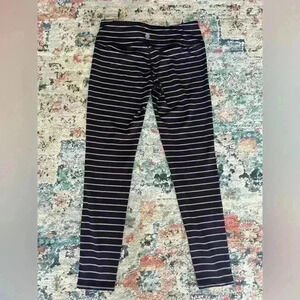 Athleta black stripped leggings size medium